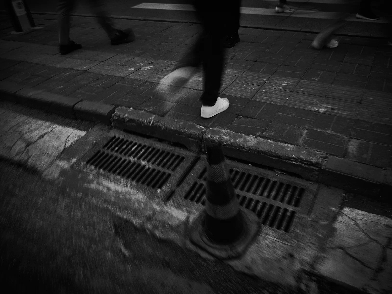 Walking feet and the ground