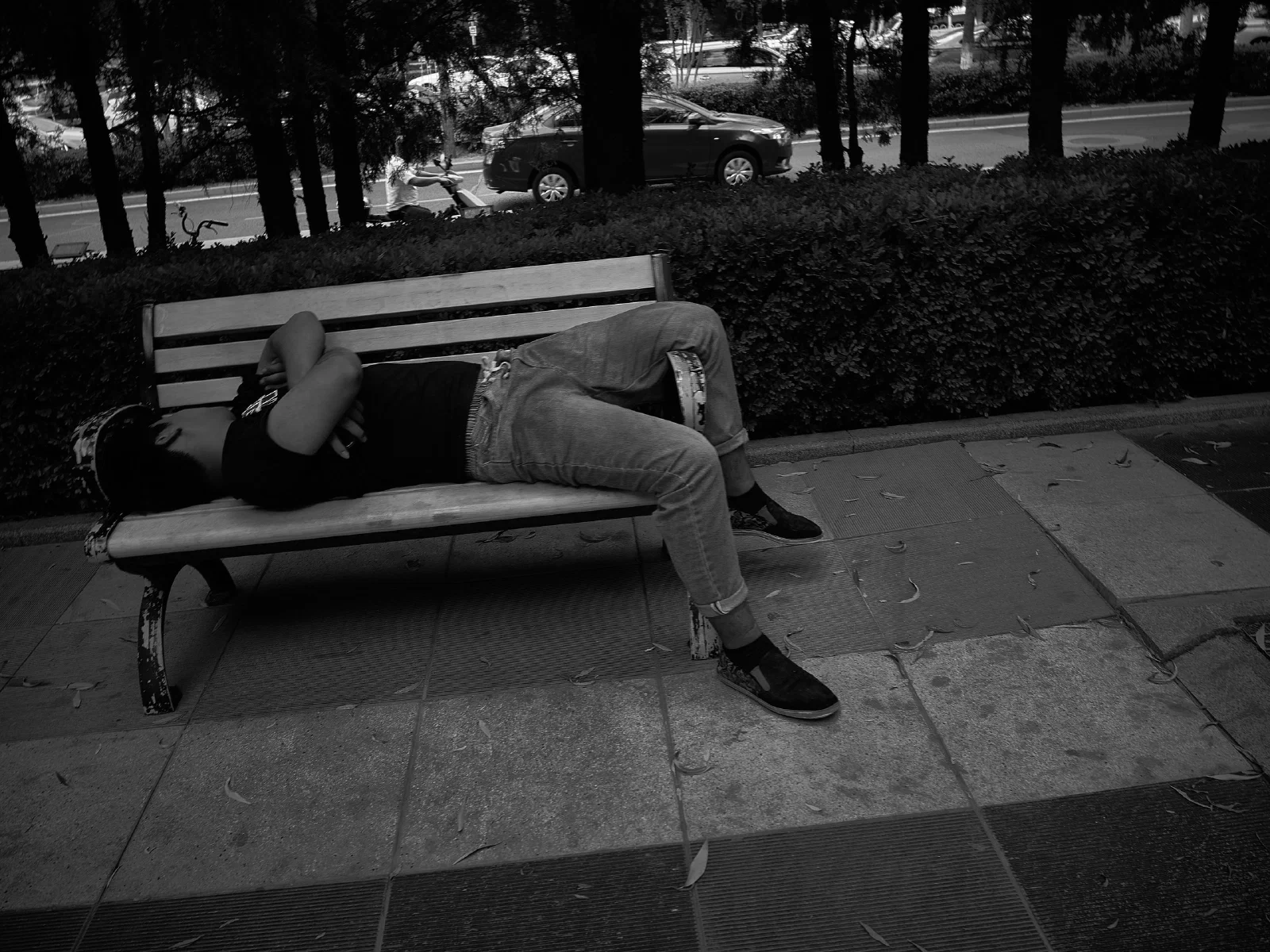 Bodies and gestures at rest